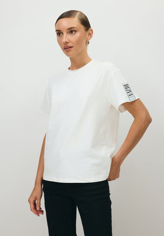 Kremowy t-shirt z logo na rękawie TISHAM