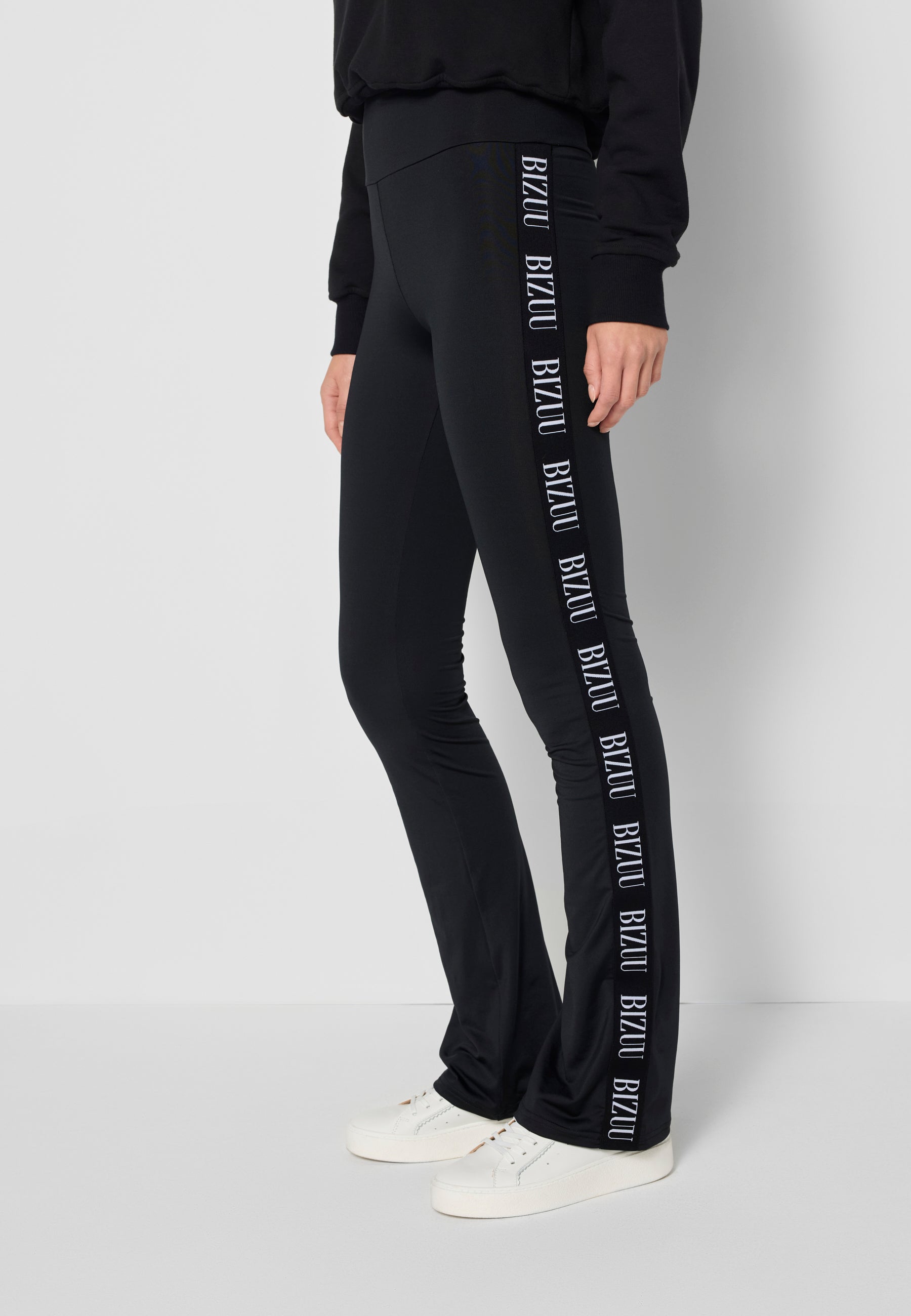 Czarne legginsy z szerokimi nogawkami KENDALL