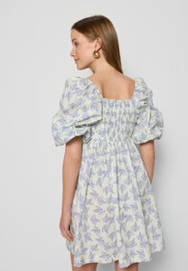 Kremowa sukienka mini w autorski print ALMAR