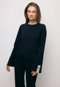 Czarny longsleeve z rozszerzonym rękawem BELUNNA