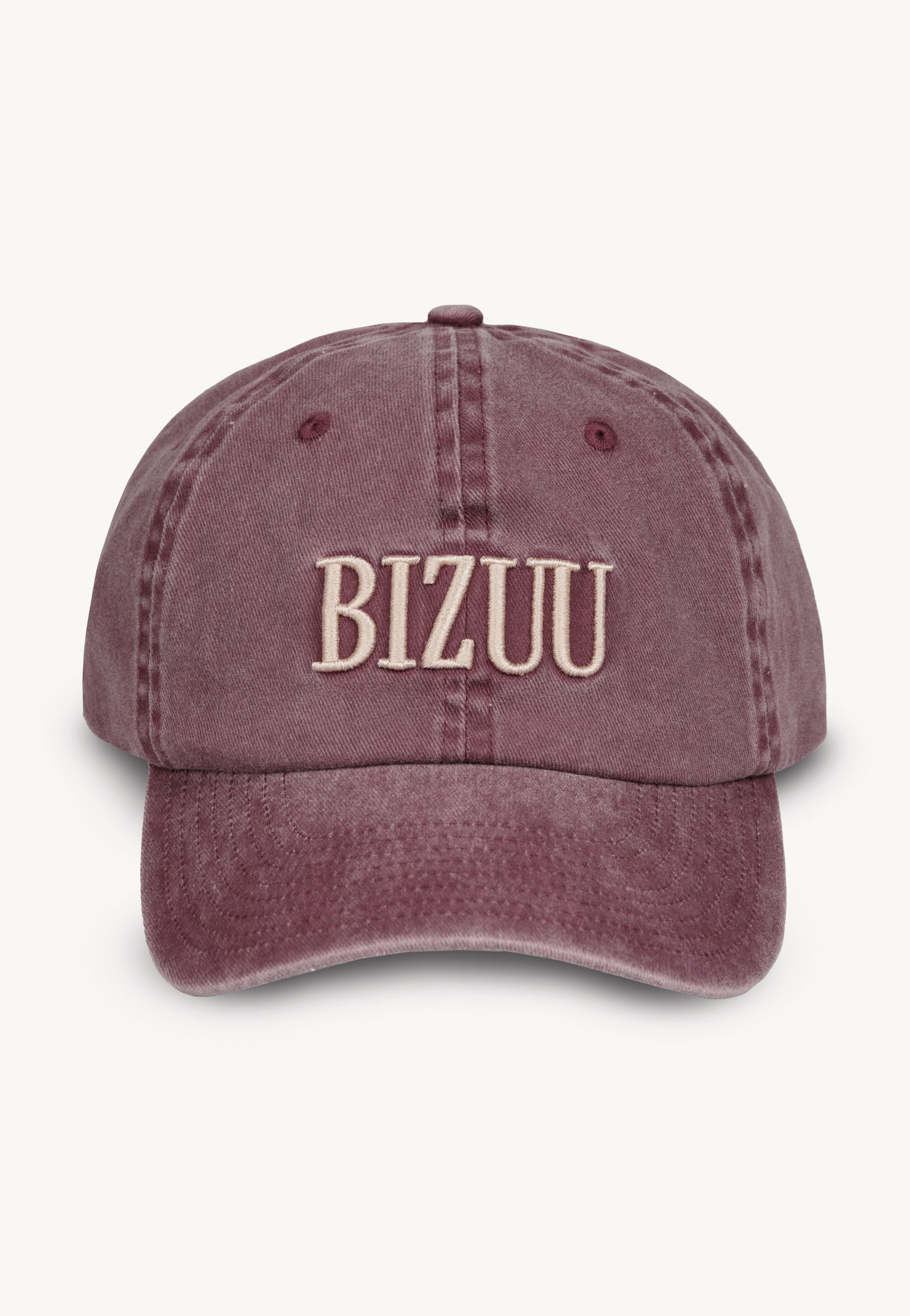 Przód bordowej czapki z daszkiem ZANE z haftowanym logo.